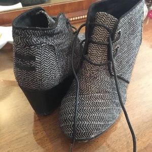 Toms Herringbone Black Booties Size 8.5